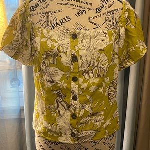 Blasé off/on shoulder crop top.